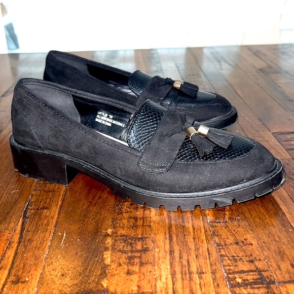 Diba Suede Loafers black with low lugged sole and toes gold tassels Size 7 - Picture 2 of 12